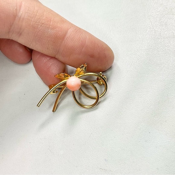 Vintage Angelskin Coral Brooch Pin - Picture 3 of 5
